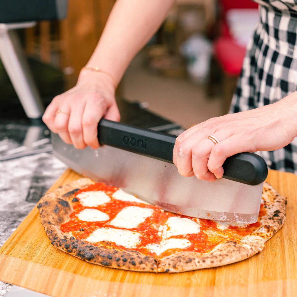 Pelle à Pizza 40 Cm (16 Pouces) Perforée - Manche Coloré En Alliage Aluminium, Légère, Pour Four, Barbecue, Transfert De Pains Et Pâtisseries